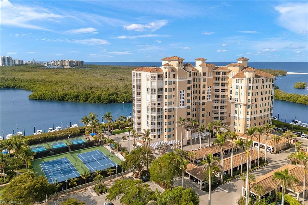 425 Dockside Dr 703, Naples, FL 34110-2