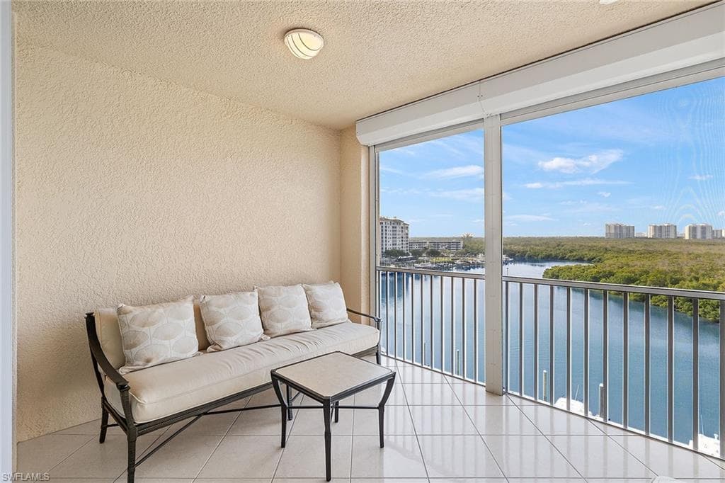425 Dockside Dr 703, Naples, FL 34110-36