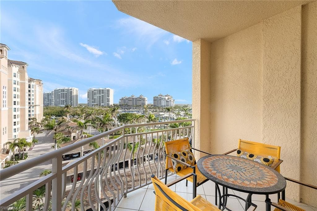 425 Dockside Dr 703, Naples, FL 34110-37