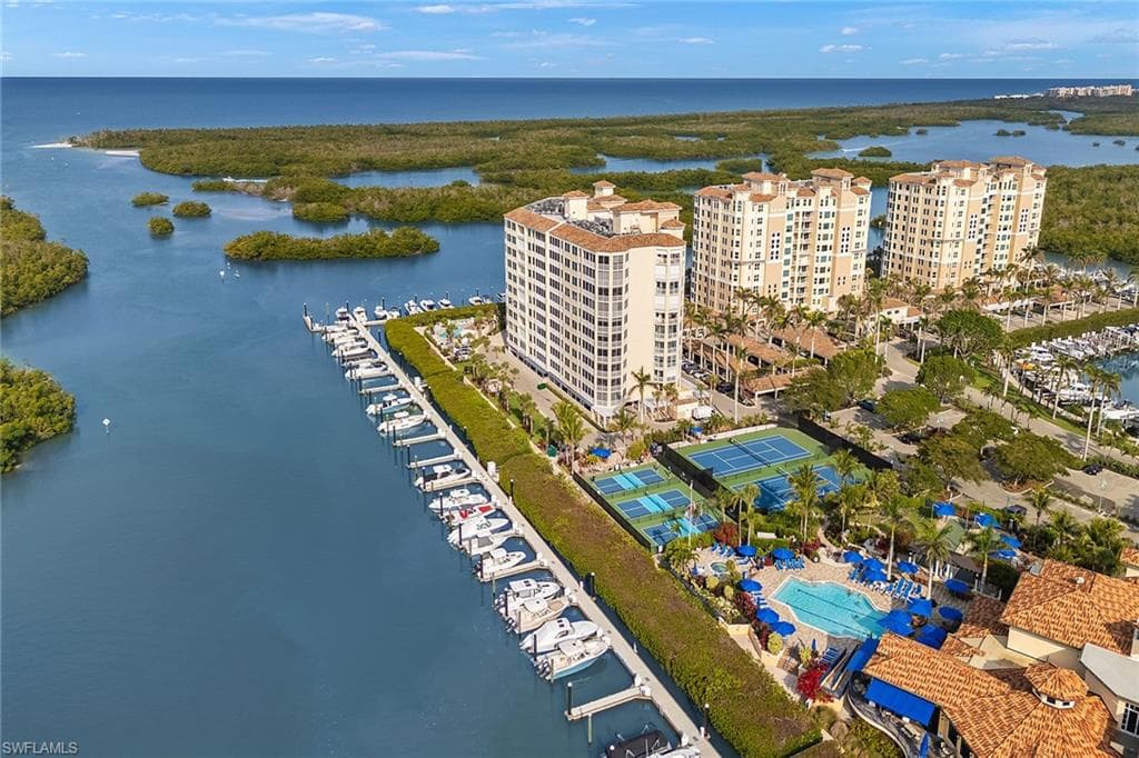 425 Dockside Dr 703, Naples, FL 34110-3