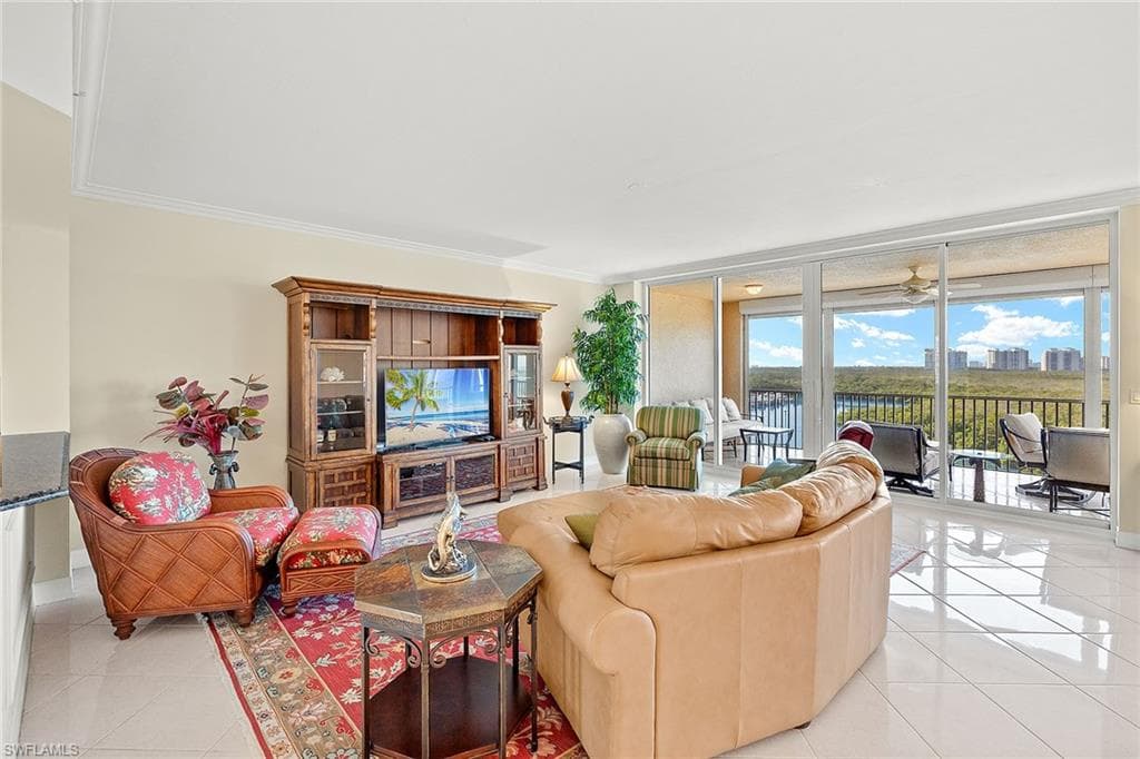 425 Dockside Dr 703, Naples, FL 34110-8