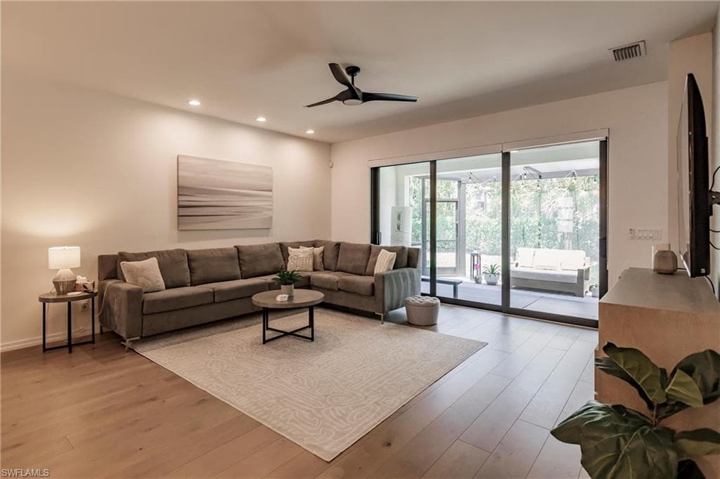 13005 Pembroke Dr, Naples, FL 34105-8
