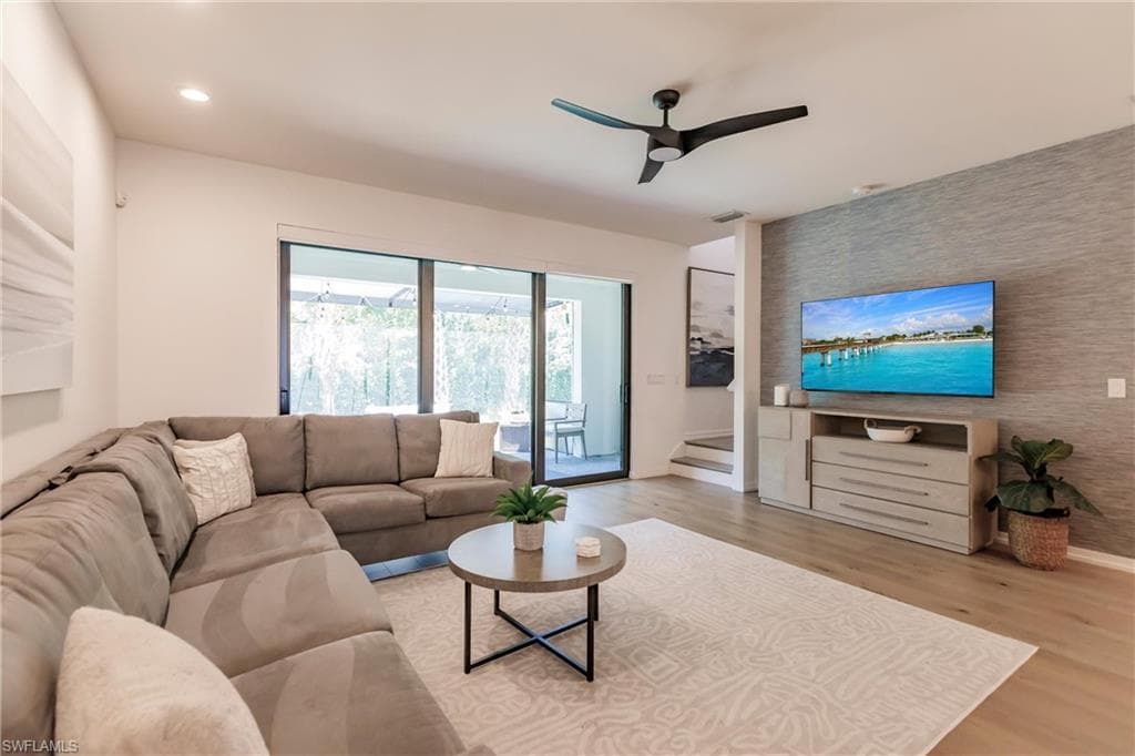 13005 Pembroke Dr, Naples, FL 34105-9