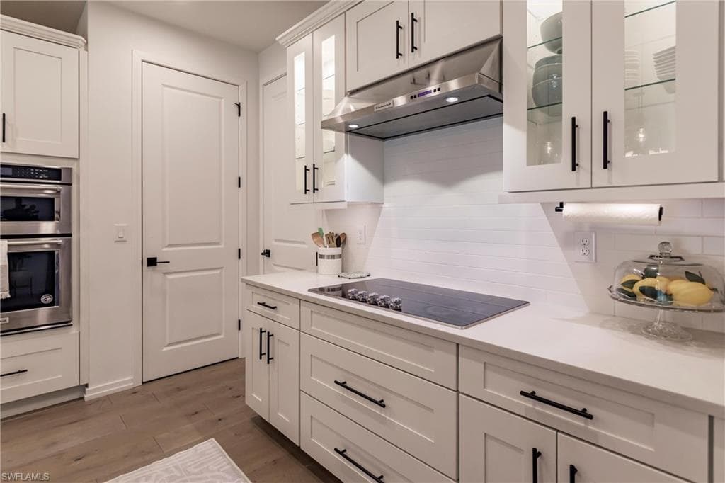 13005 Pembroke Dr, Naples, FL 34105-16