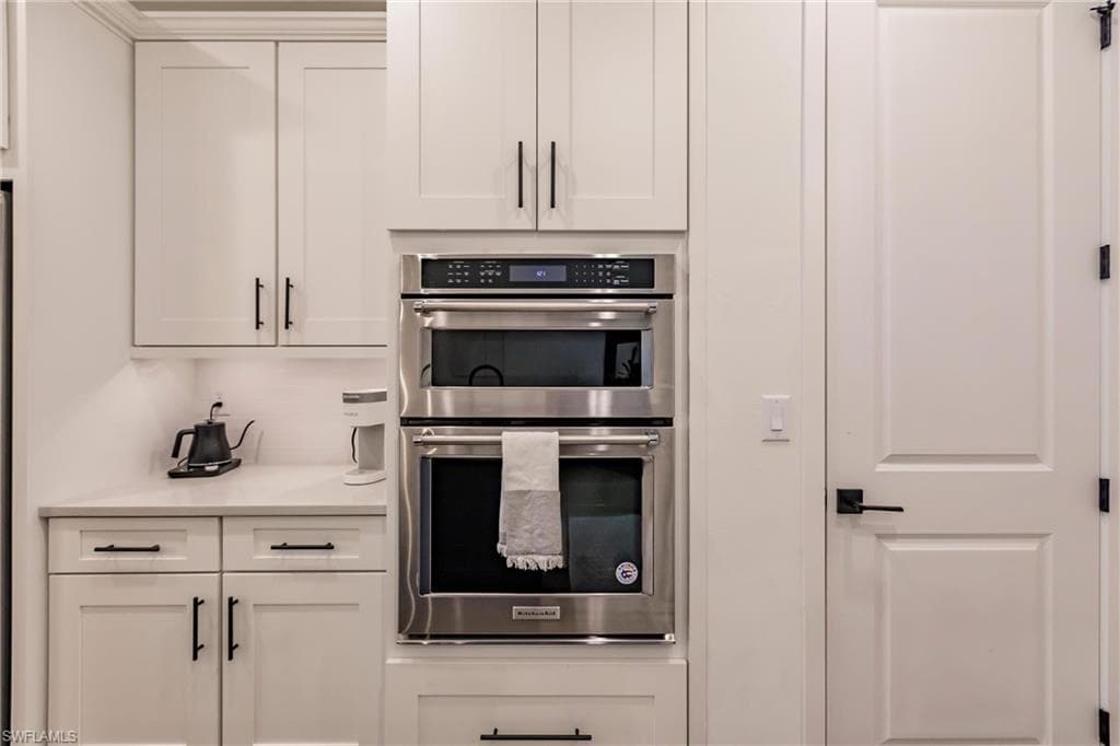 13005 Pembroke Dr, Naples, FL 34105-23
