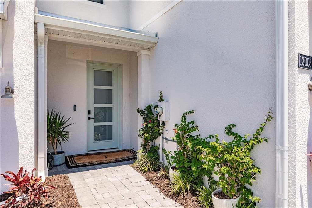 13005 Pembroke Dr, Naples, FL 34105-4