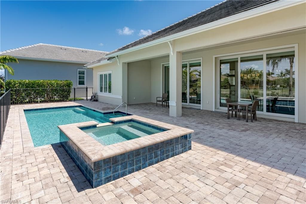 3287 Kumamoto Ln, Naples, FL 34114-19