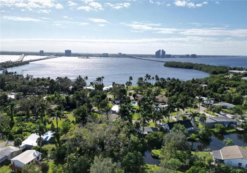 1109 6th Way, North Fort Myers, FL 33903-1