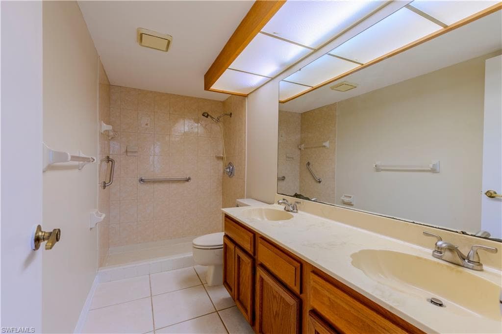 5825 Rattlesnake Hammock Rd 108, Naples, FL 34113-14