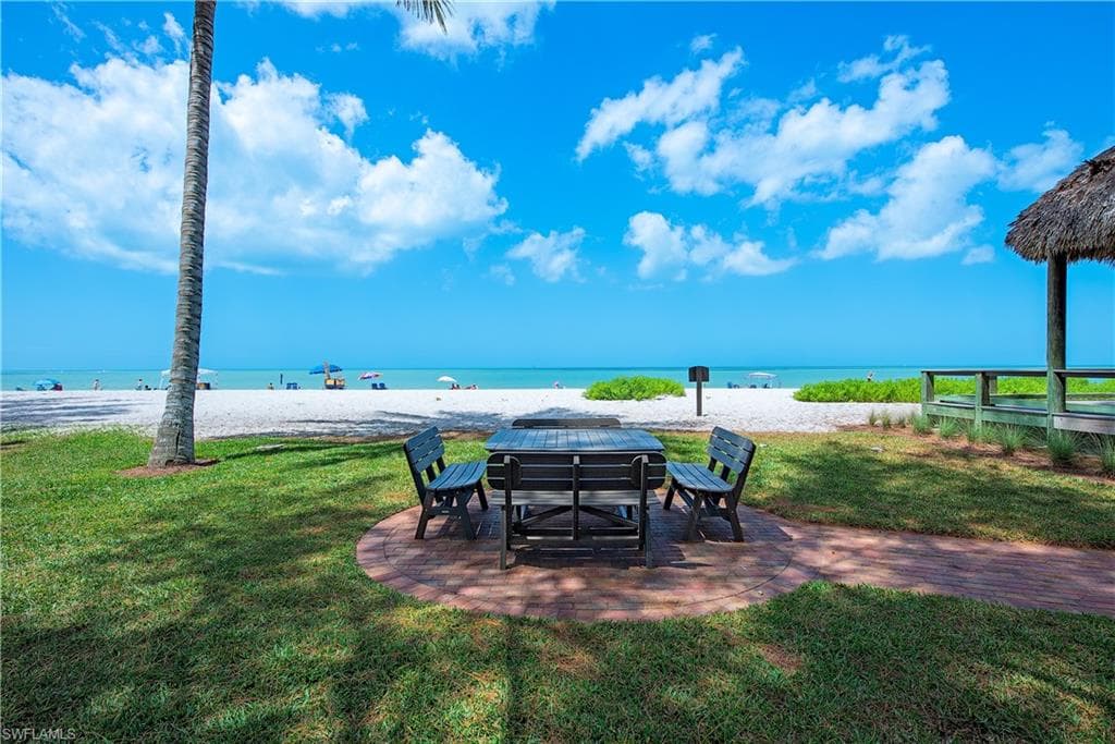 1950 Gulf Shore Blvd N 309, Naples, FL 34102-16