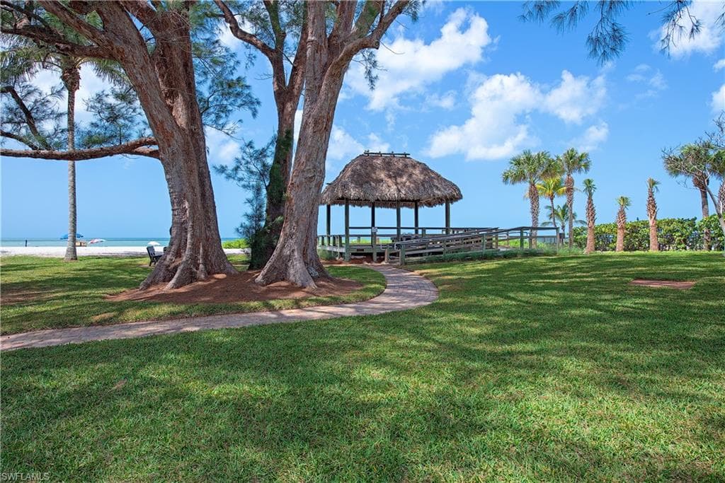 1950 Gulf Shore Blvd N 309, Naples, FL 34102-17
