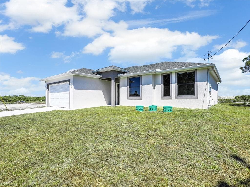 633 Cane St E, Lehigh Acres, FL 33974-4