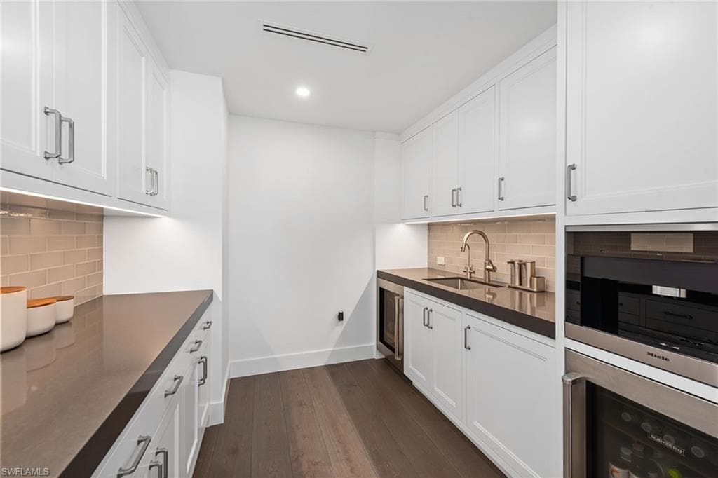 13945 Old Coast Rd 406, Naples, FL 34110-8