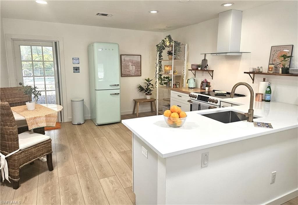 511 98th Ave N, Naples, FL 34108-22