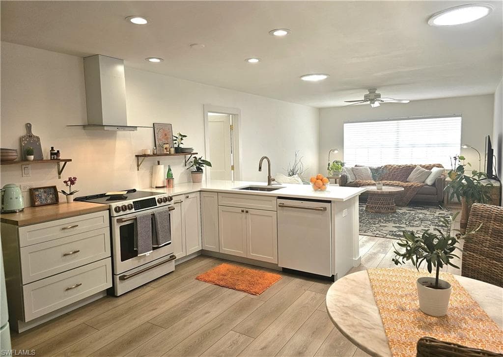 511 98th Ave N, Naples, FL 34108-23