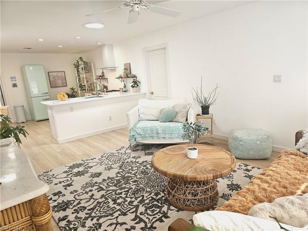 511 98th Ave N, Naples, FL 34108-24