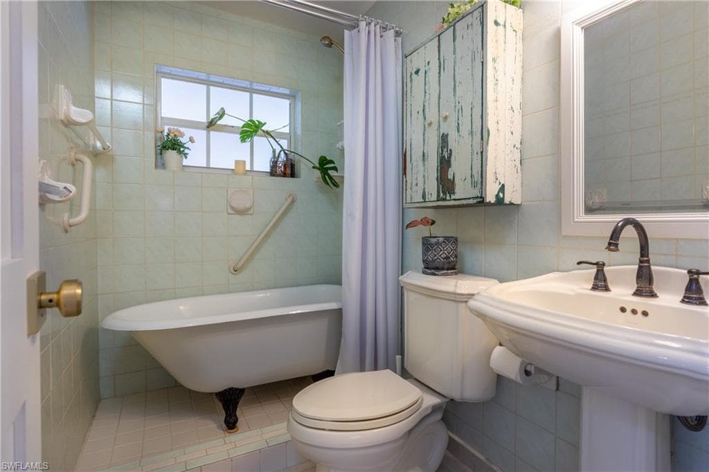 511 98th Ave N, Naples, FL 34108-27