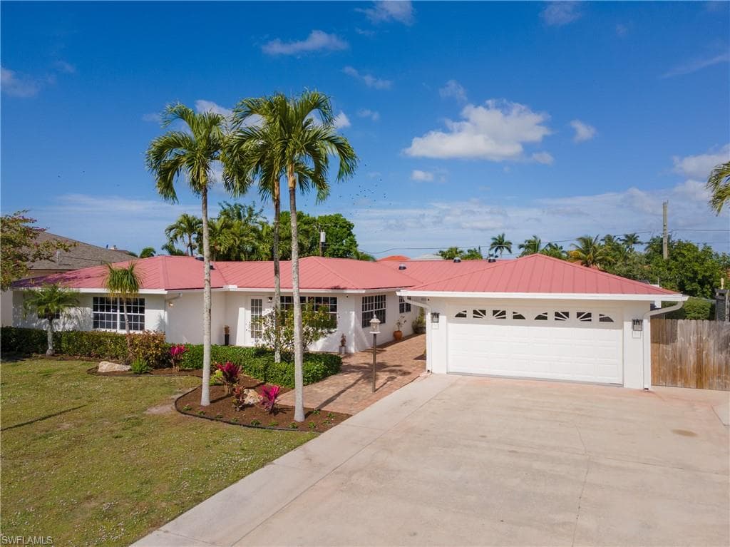 511 98th Ave N, Naples, FL 34108-3