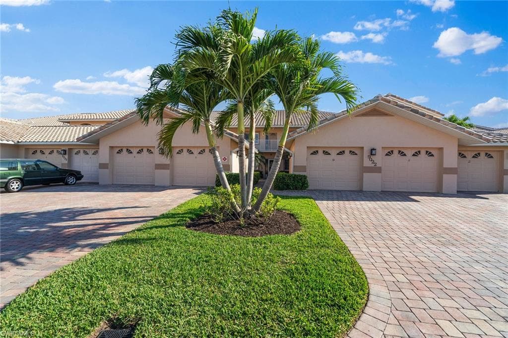 9022 Michael Cir 210, Naples, FL 34113-2