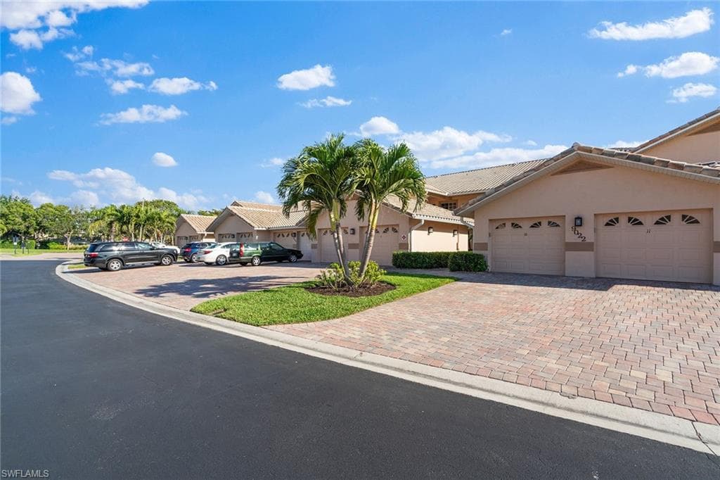 9022 Michael Cir 210, Naples, FL 34113-31