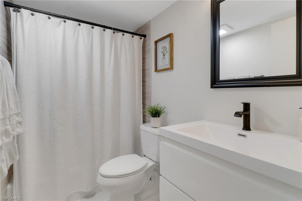 15450 Cedarwood Ln 103, Naples, FL 34110-18