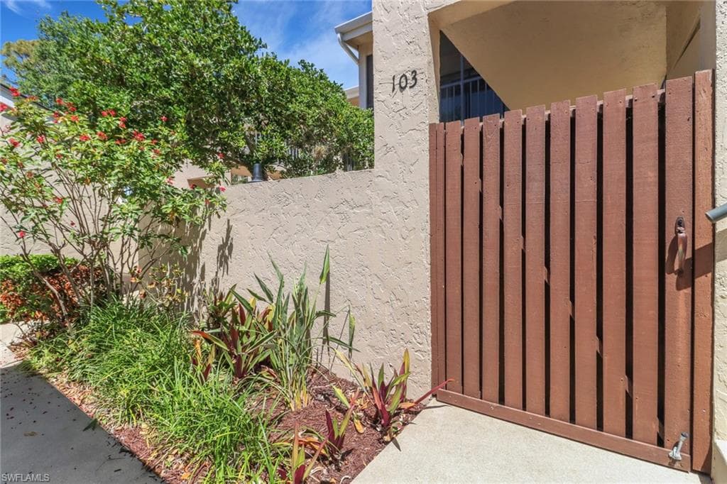 15450 Cedarwood Ln 103, Naples, FL 34110-24