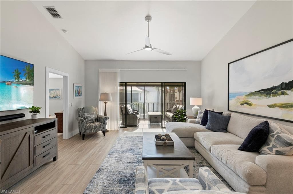 569 Serendipity Dr 569, Naples, FL 34108-4