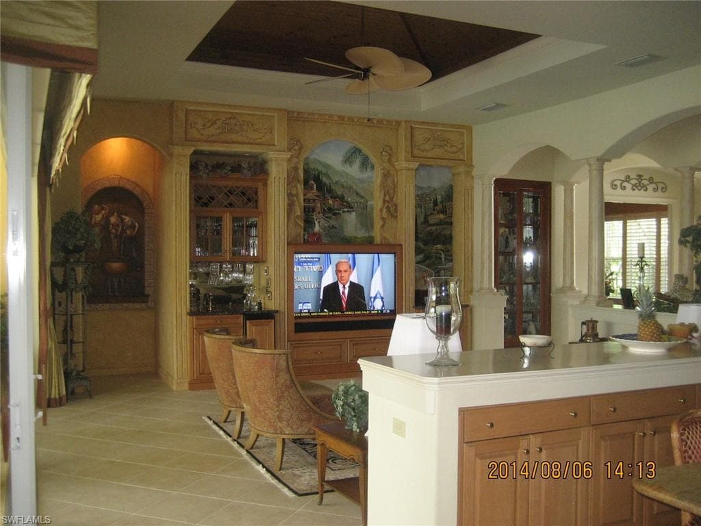 7432 Treeline Dr, Naples, FL 34119-7