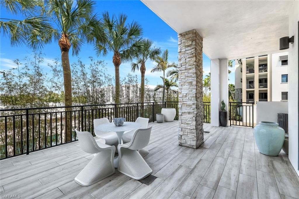 1035 3rd Ave S 221, Naples, FL 34102-4
