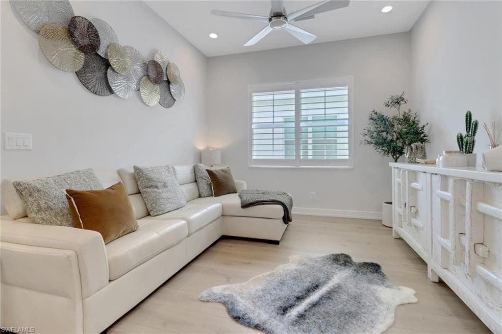9048 Mayreau Way, Naples, FL 34114-10