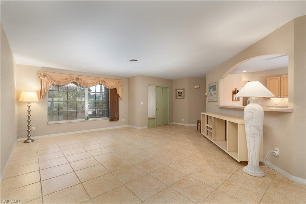 112 Fairway Cir, Naples, FL 34110-4