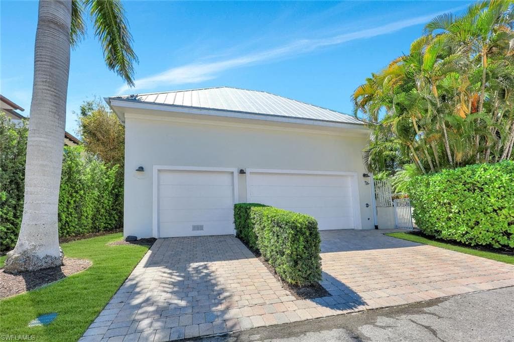 455 13th Ave S, Naples, FL 34102-6