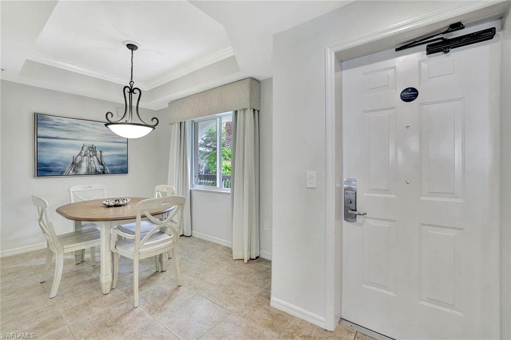 221 9th St S 219, Naples, FL 34102-9