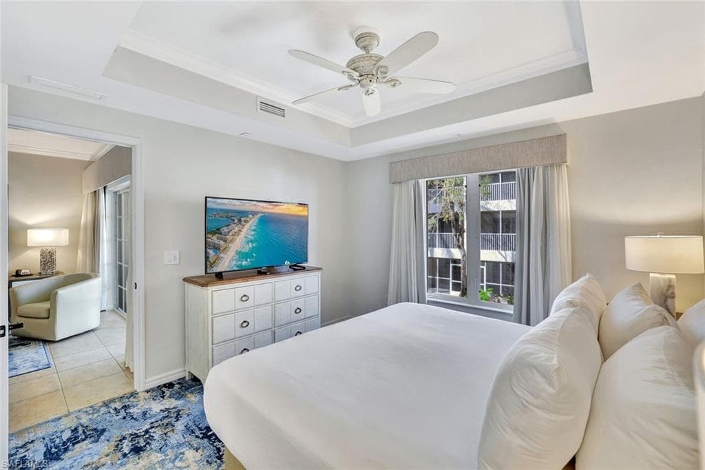 221 9th St S 219, Naples, FL 34102-12