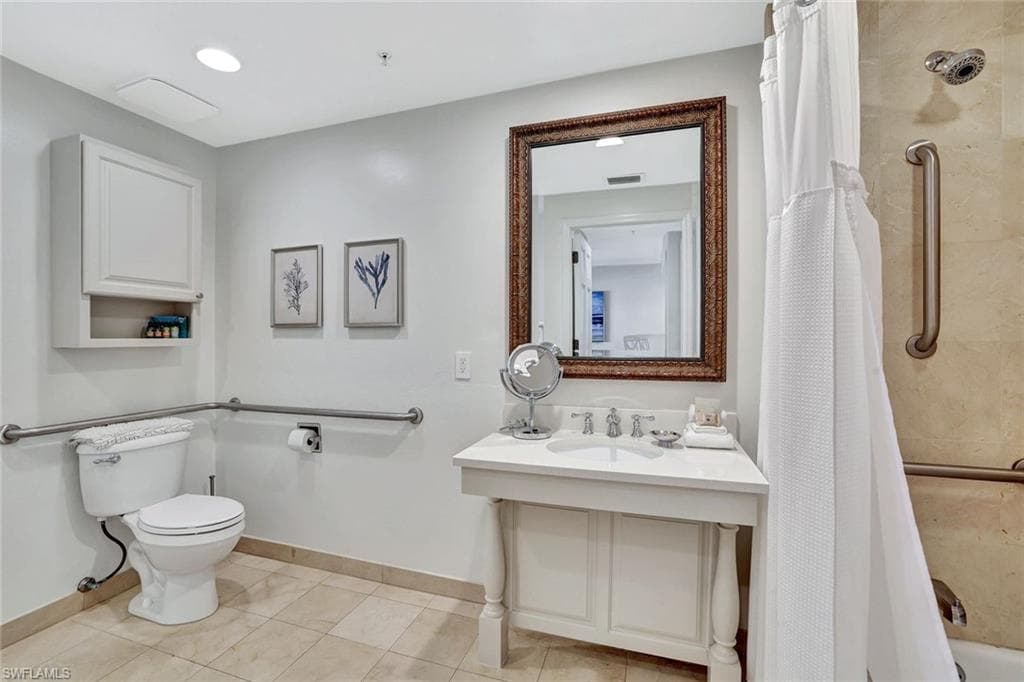 221 9th St S 219, Naples, FL 34102-14