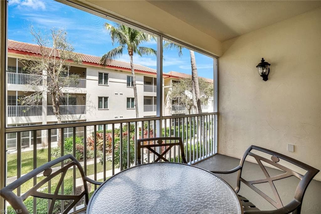 221 9th St S 219, Naples, FL 34102-15