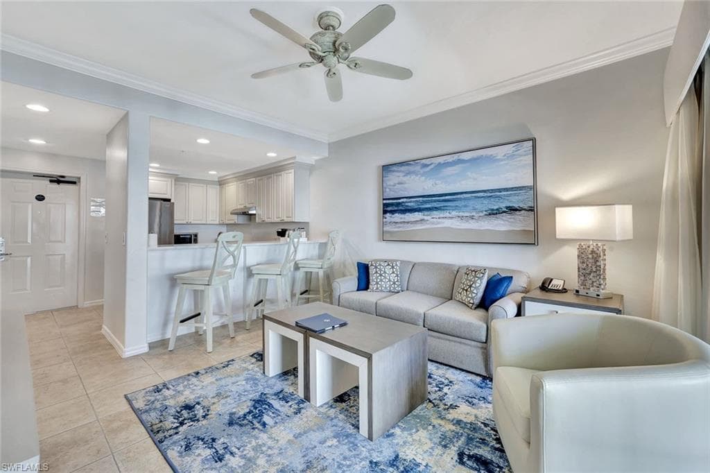 221 9th St S 219, Naples, FL 34102-19