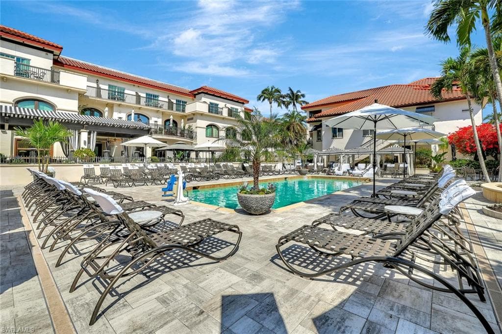 221 9th St S 219, Naples, FL 34102-20