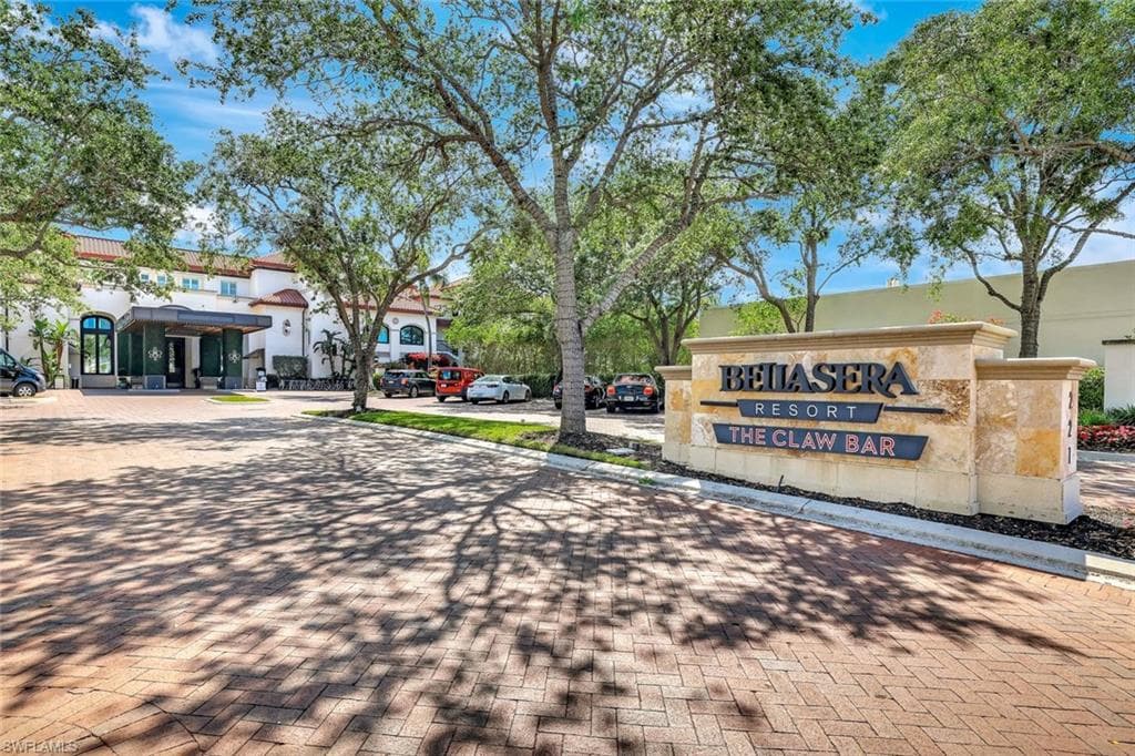 221 9th St S 219, Naples, FL 34102-27