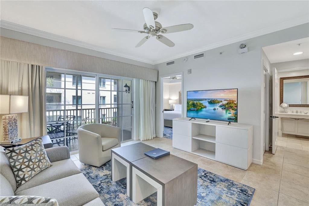 221 9th St S 219, Naples, FL 34102-3