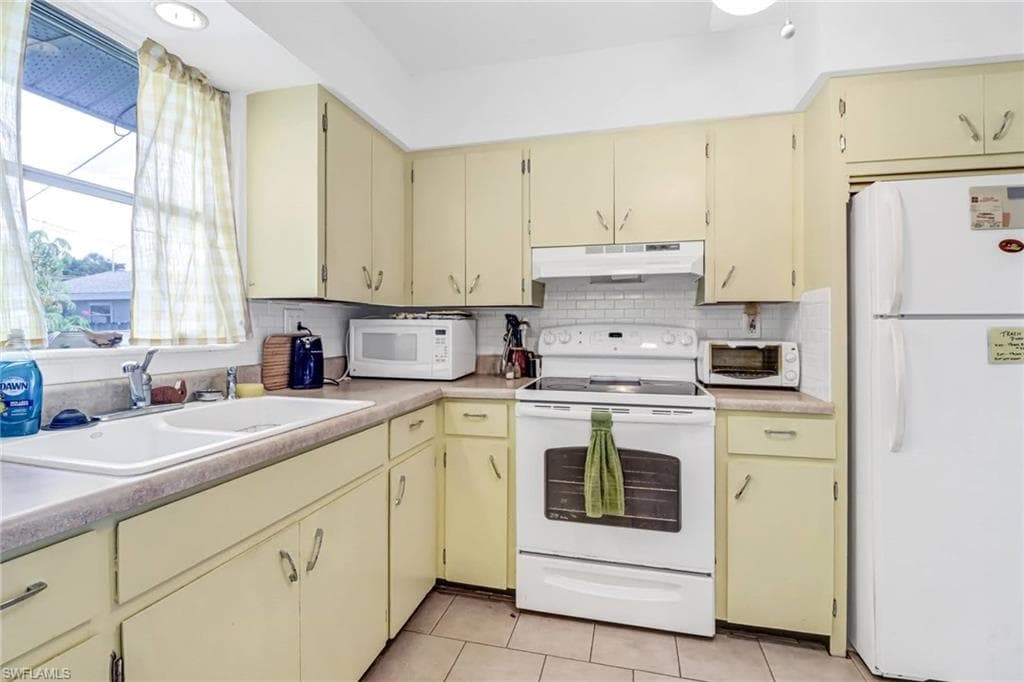 3910 14th St N, Naples, FL 34103-11