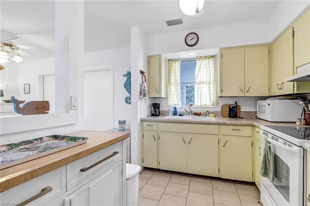 3910 14th St N, Naples, FL 34103-13