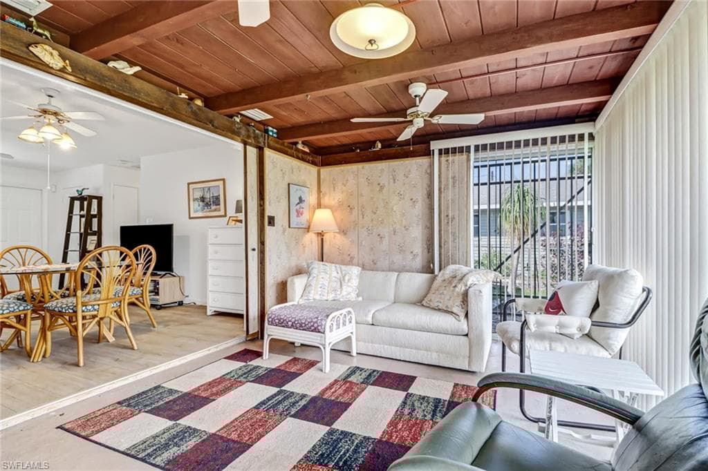 3910 14th St N, Naples, FL 34103-16