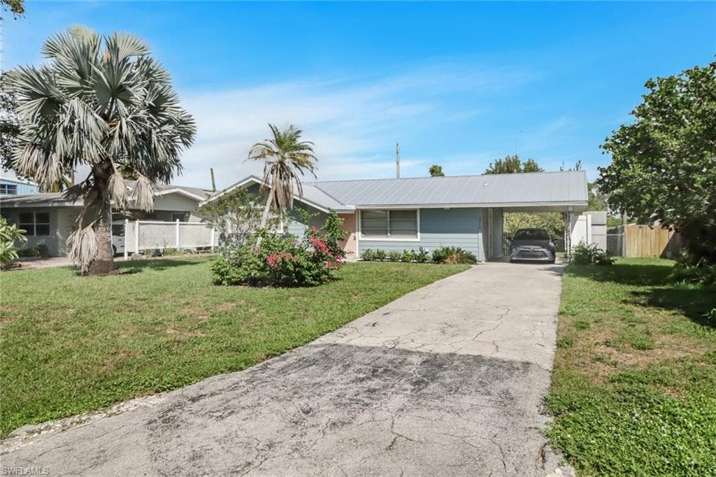 3910 14th St N, Naples, FL 34103-1