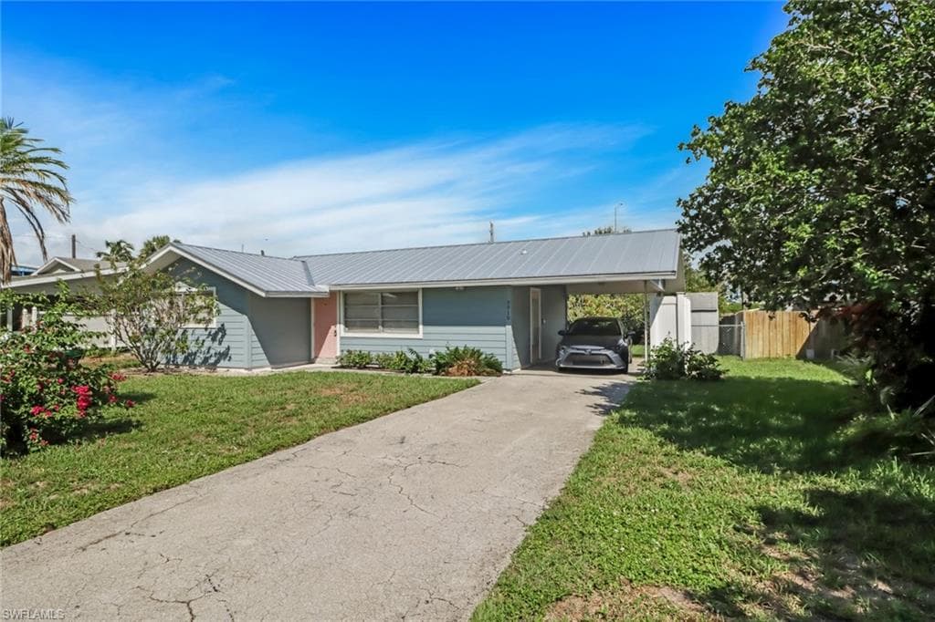 3910 14th St N, Naples, FL 34103-3