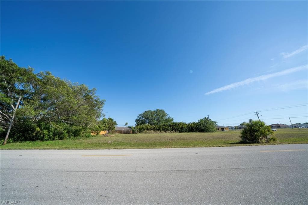 758 4th St, Cape Coral, FL 33991-15