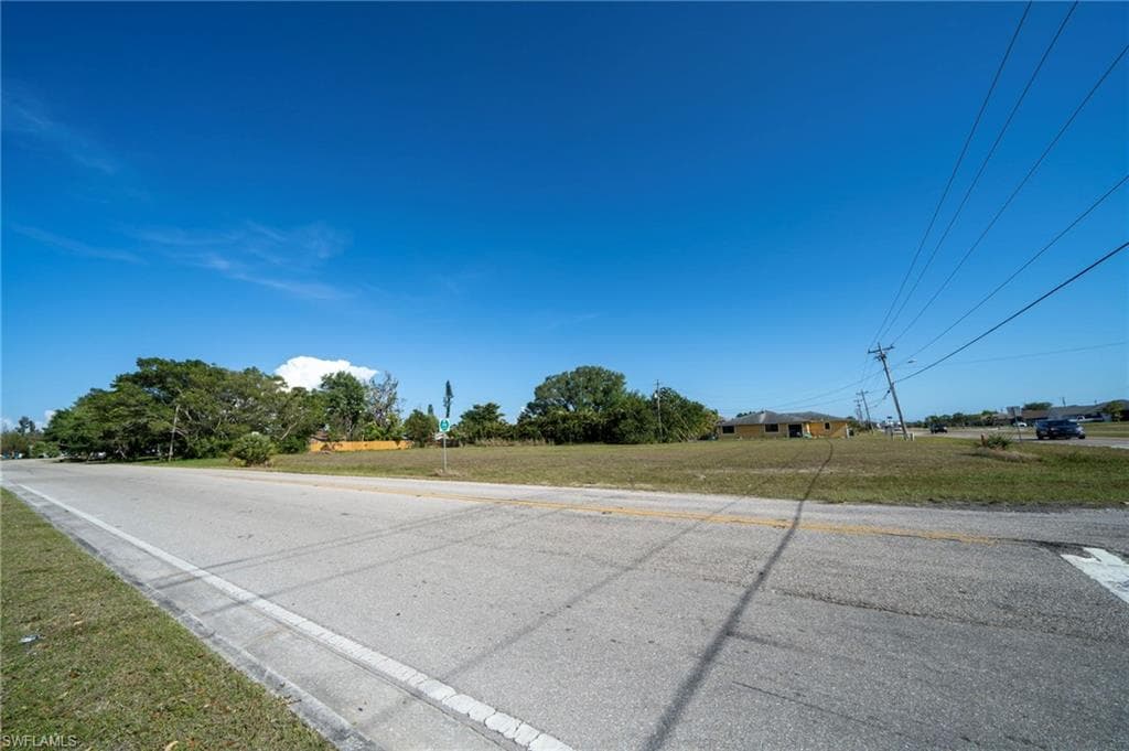 758 4th St, Cape Coral, FL 33991-16