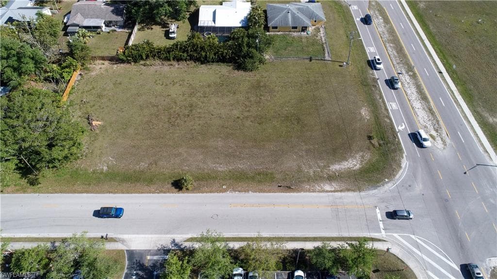 758 4th St, Cape Coral, FL 33991-4