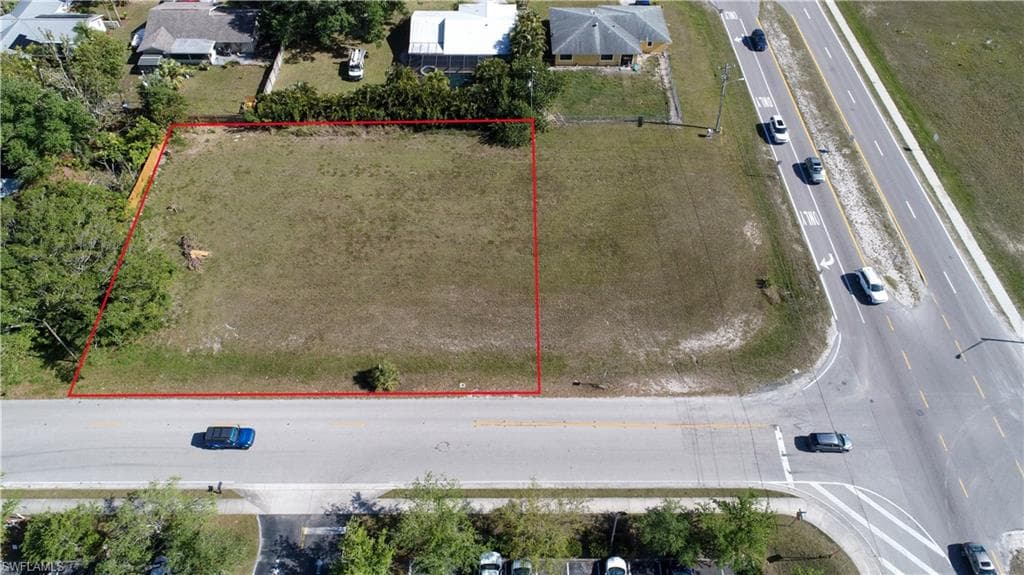 758 4th St, Cape Coral, FL 33991-5