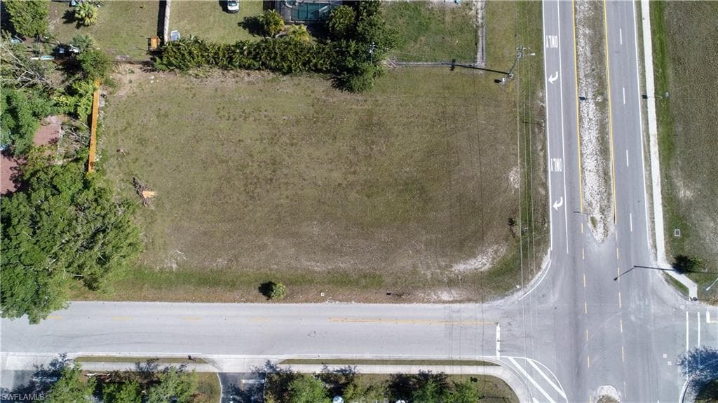 758 4th St, Cape Coral, FL 33991-6